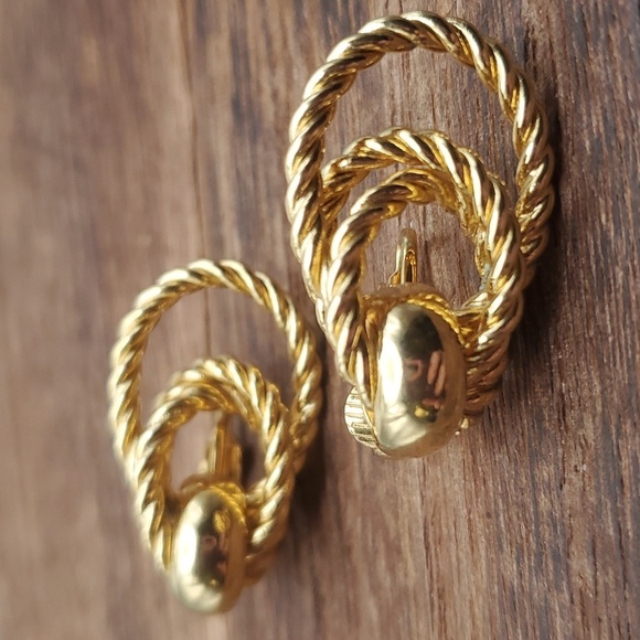 Sarah Coventry Jewelry - Sarah Coventry doorknocker‎ estate earrings braided E835